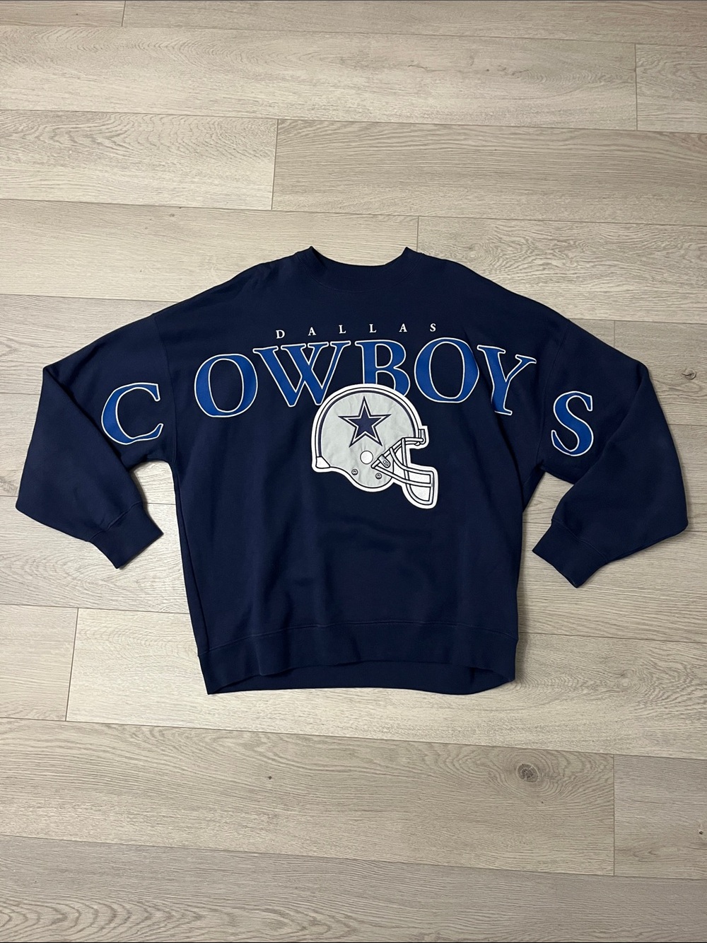 Abercrombie NFL Dallas Cowboys Navy Crewneck Sweatshirt with Helmet Graphic - XL